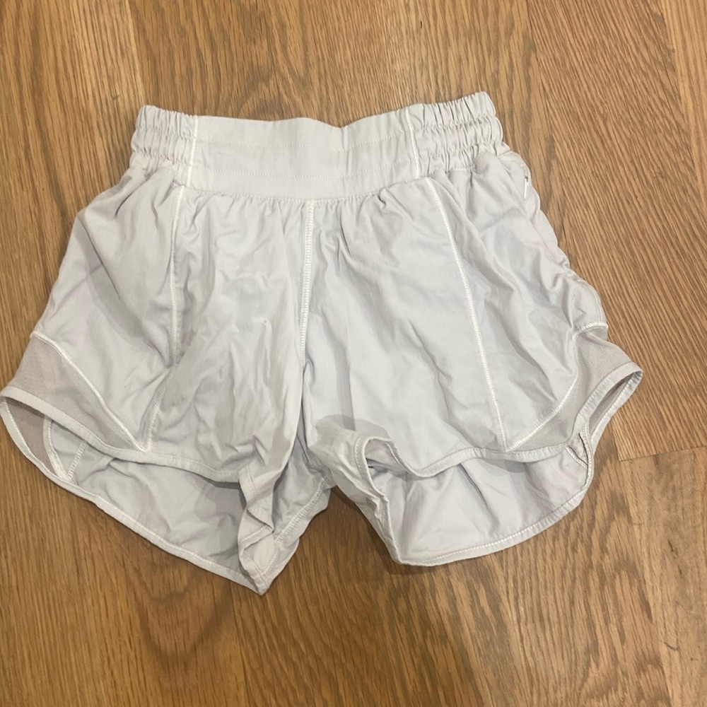 white hotty hot shorts size 0, 4” lululemon